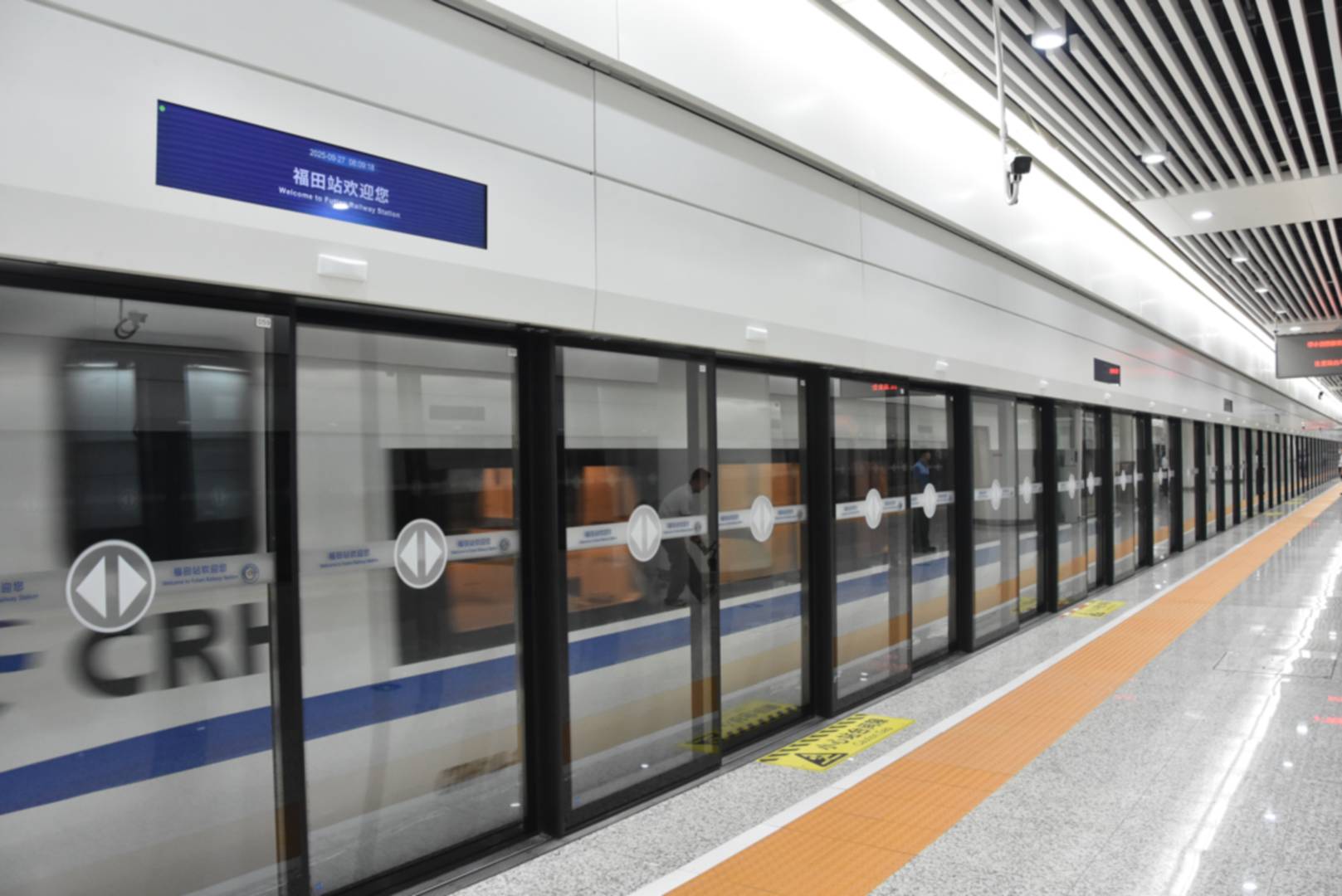 方大首創(chuàng)智能全滑動(dòng)站臺(tái)門于深圳福田高鐵站首次啟用，登陸深圳衛(wèi)視！